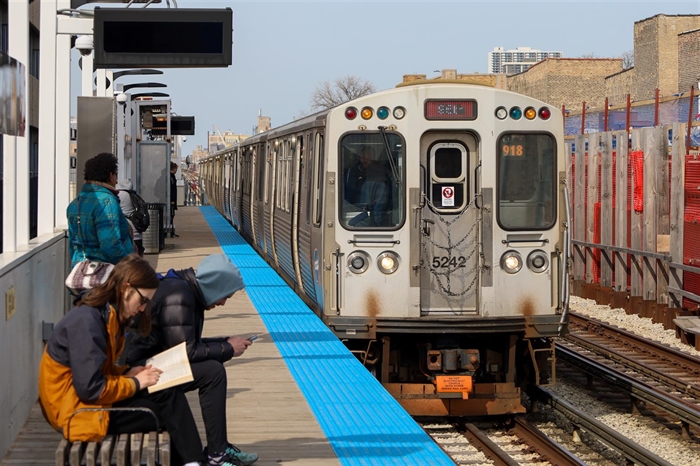 A CTA Red Line train